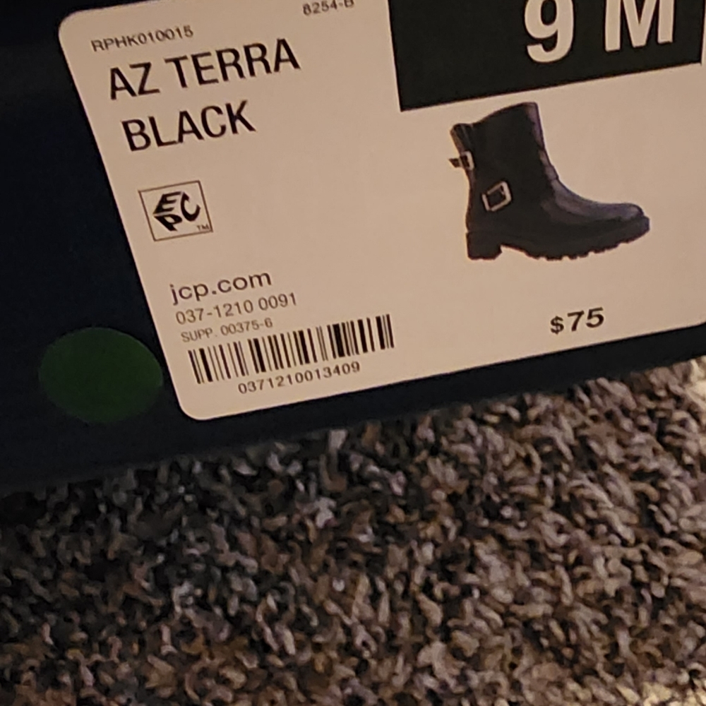 NIB Ladies Arizona Boots size 9